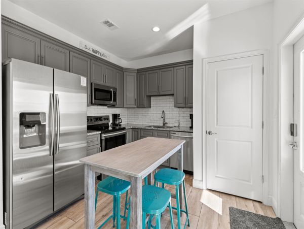 Spacious 6-Bedroom Beach Retreat with Pool in Navarre Beach