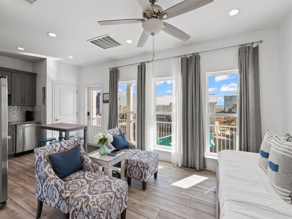 Spacious 6-Bedroom Beach Retreat with Pool in Navarre Beach
