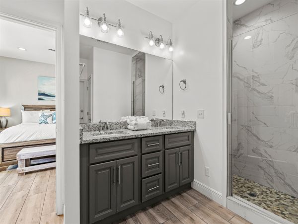 Spacious 6-Bedroom Beach Retreat with Pool in Navarre Beach