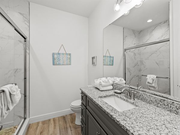 Spacious 6-Bedroom Beach Retreat with Pool in Navarre Beach