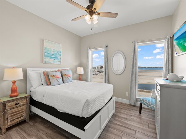 Spacious 6-Bedroom Beach Retreat with Pool in Navarre Beach
