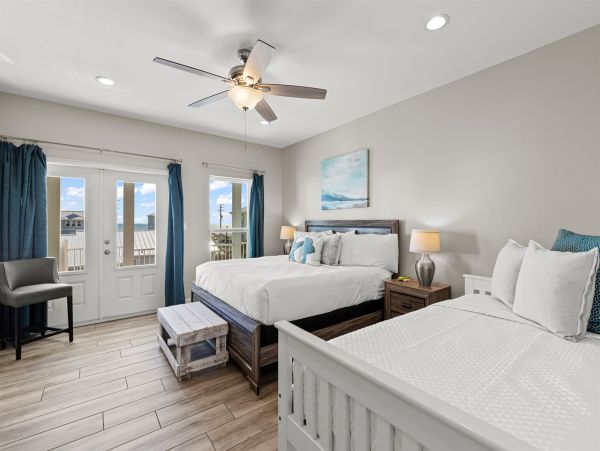 Spacious 6-Bedroom Beach Retreat with Pool in Navarre Beach