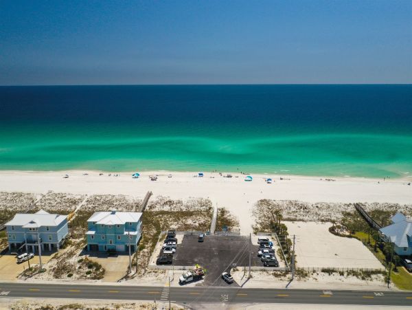 Spacious 6-Bedroom Beach Retreat with Pool in Navarre Beach