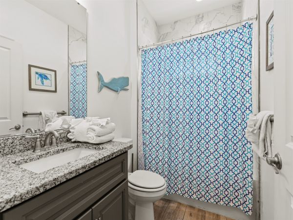 Spacious 6-Bedroom Beach Retreat with Pool in Navarre Beach