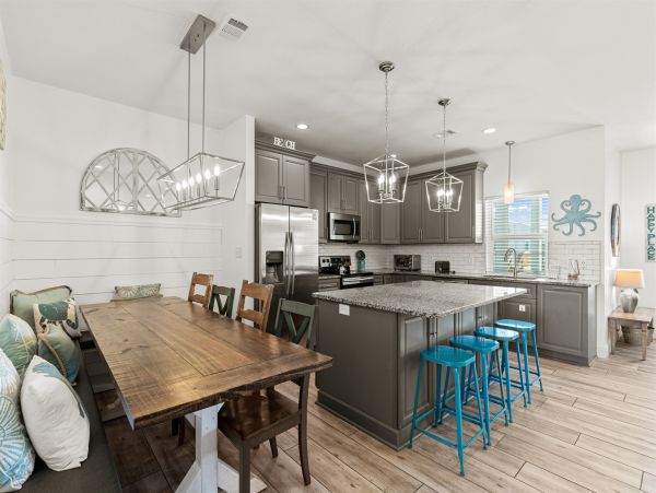 Spacious 6-Bedroom Beach Retreat with Pool in Navarre Beach