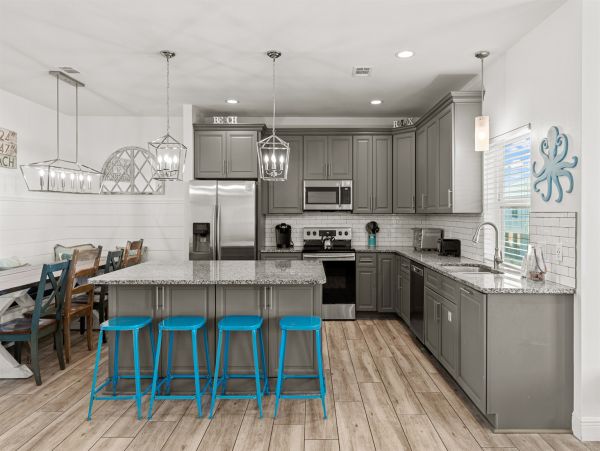 Spacious 6-Bedroom Beach Retreat with Pool in Navarre Beach