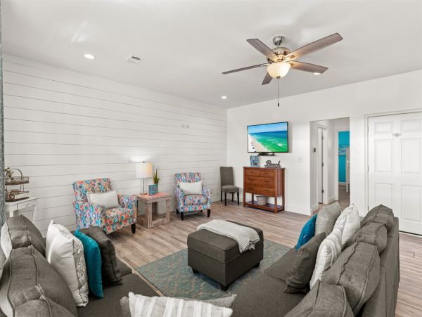 Spacious 6-Bedroom Beach Retreat with Pool in Navarre Beach