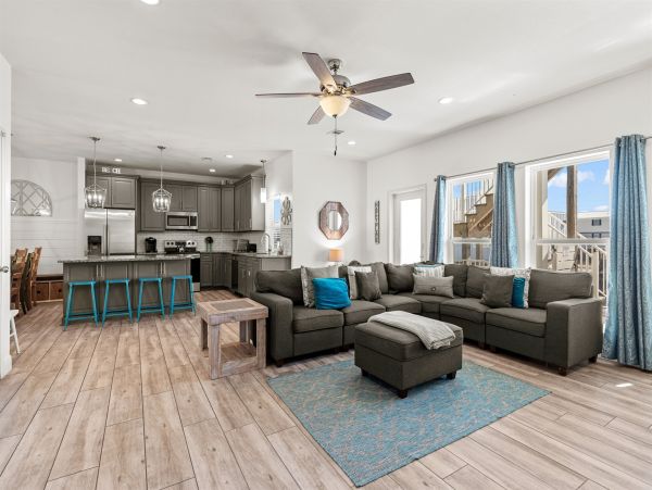 Spacious 6-Bedroom Beach Retreat with Pool in Navarre Beach