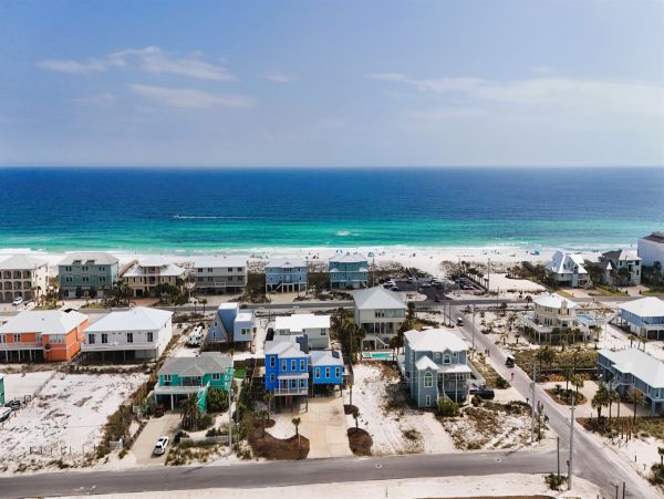 Spacious 6-Bedroom Beach Retreat with Pool in Navarre Beach