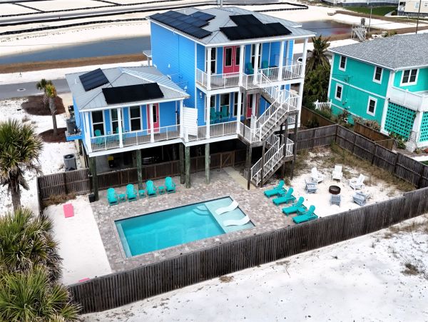 Spacious 6-Bedroom Beach Retreat with Pool in Navarre Beach
