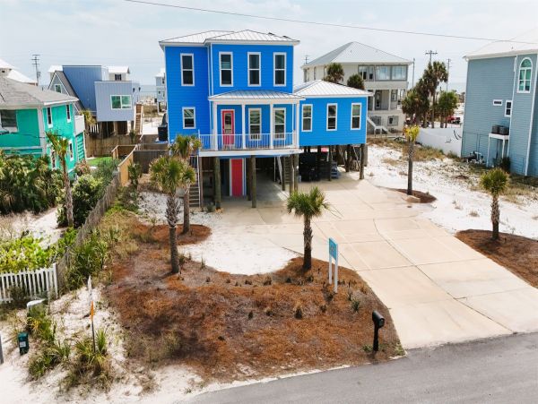 Spacious 6-Bedroom Beach Retreat with Pool in Navarre Beach