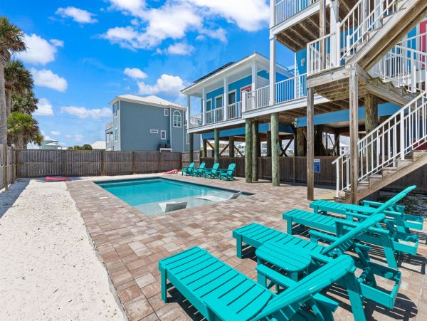 Spacious 6-Bedroom Beach Retreat with Pool in Navarre Beach