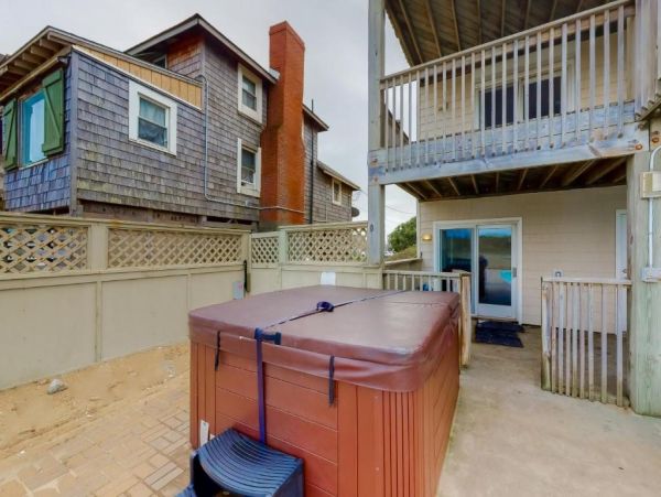 Oceanfront Kill Devil Hills Vacation Home Fourteen Bedroom