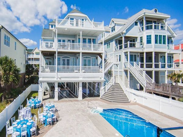 Oceanfront Vacation Home with 10 Bedrooms & Amazing Views