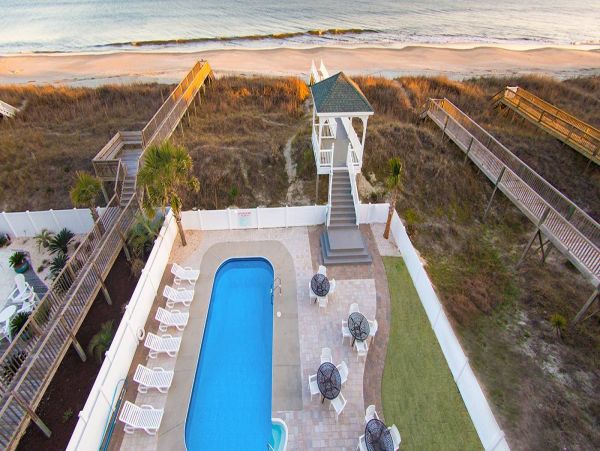 Oceanfront Vacation Home with 10 Bedrooms & Amazing Views