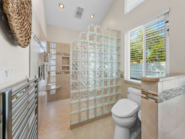 Lido Key Vacation Home Two Bedroom Walk to Beach