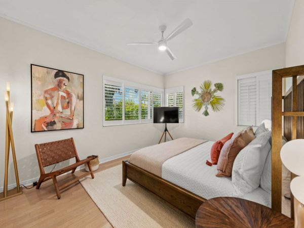Lido Key Vacation Home Two Bedroom Walk to Beach
