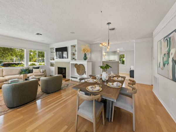 Lido Key Vacation Home Two Bedroom Walk to Beach
