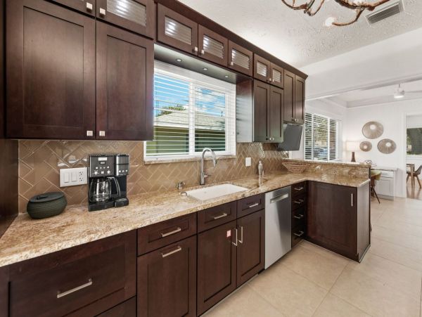Lido Key Vacation Home Two Bedroom Walk to Beach