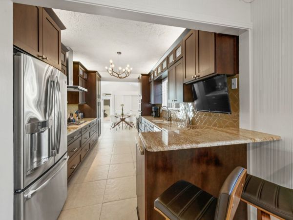 Lido Key Vacation Home Two Bedroom Walk to Beach