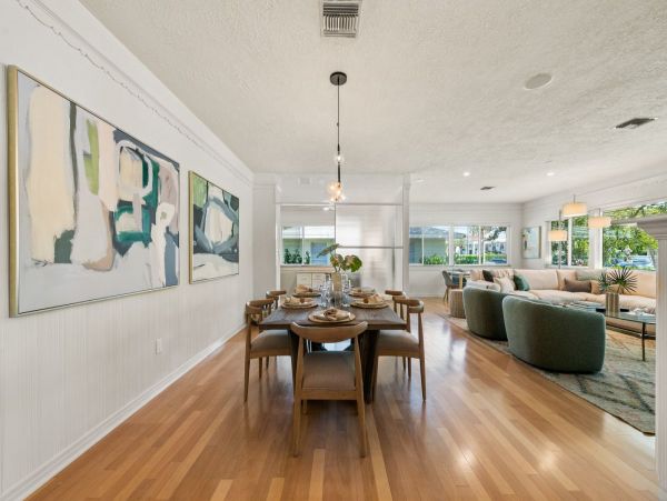Lido Key Vacation Home Two Bedroom Walk to Beach