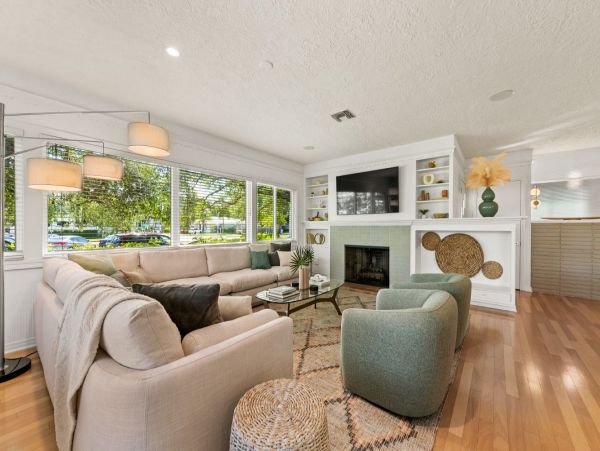 Lido Key Vacation Home Two Bedroom Walk to Beach