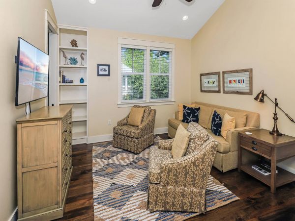 Santa Rosa Vacation Home Six Bedroom Walk to Beach