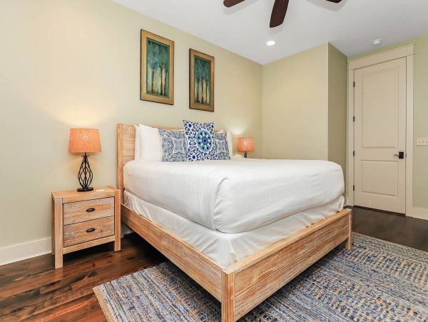 Santa Rosa Vacation Home Six Bedroom Walk to Beach
