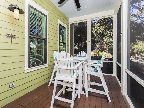 Santa Rosa Vacation Home Six Bedroom Walk to Beach