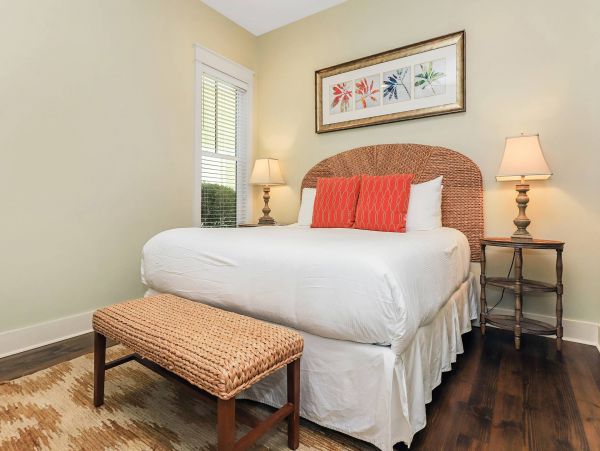 Santa Rosa Vacation Home Six Bedroom Walk to Beach