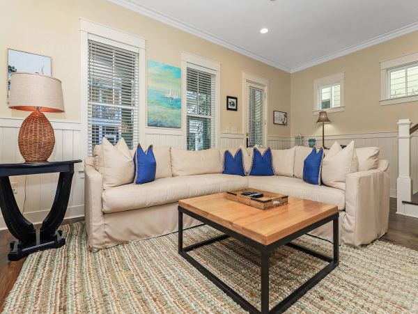 Santa Rosa Vacation Home Six Bedroom Walk to Beach