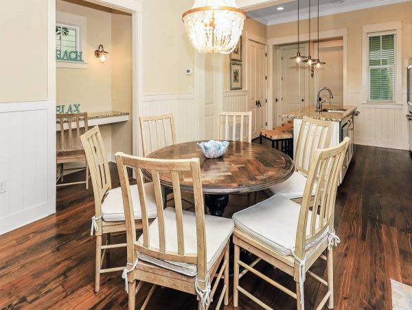 Santa Rosa Vacation Home Six Bedroom Walk to Beach