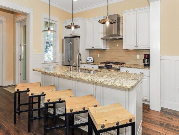 Santa Rosa Vacation Home Six Bedroom Walk to Beach