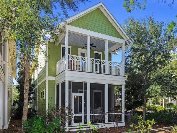 Santa Rosa Vacation Home Six Bedroom Walk to Beach