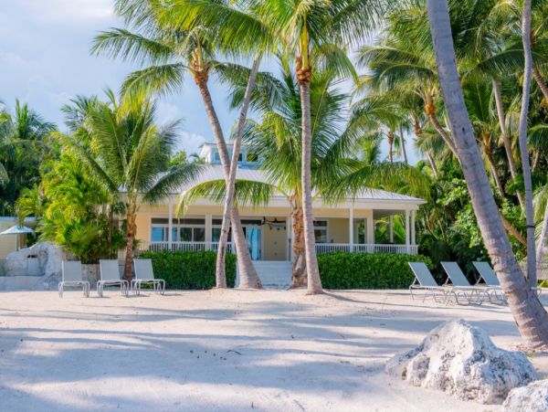 Cozy Beachfront Five Bedroom Estate in Islamorada with Pool