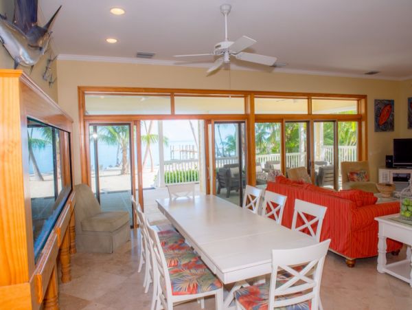 Cozy Beachfront Five Bedroom Estate in Islamorada with Pool