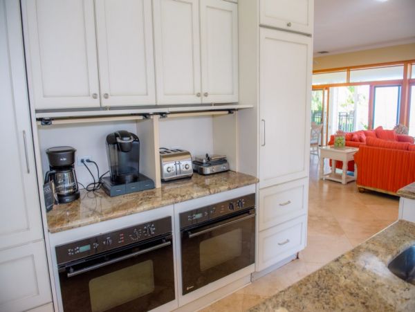 Cozy Beachfront Five Bedroom Estate in Islamorada with Pool