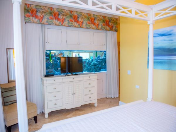 Cozy Beachfront Five Bedroom Estate in Islamorada with Pool