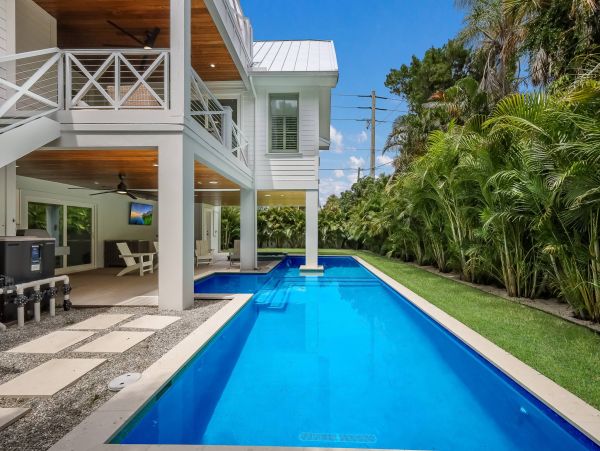 Charming Four Bedroom Vacation Rental Holmes Beach