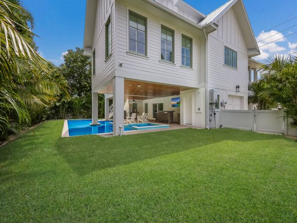 Charming Four Bedroom Vacation Rental Holmes Beach