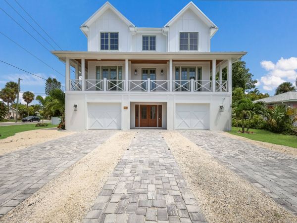 Charming Four Bedroom Vacation Rental Holmes Beach