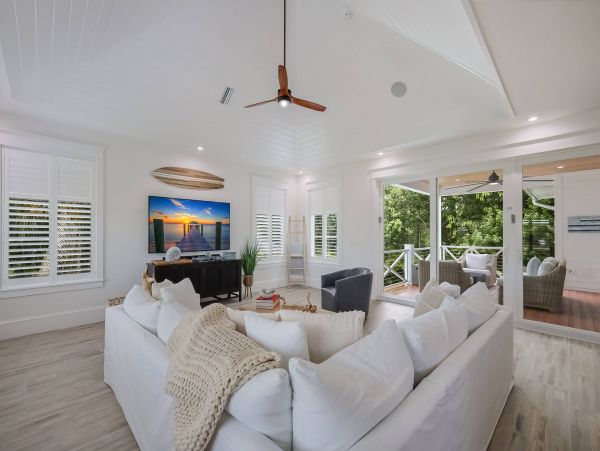 Charming Four Bedroom Vacation Rental Holmes Beach