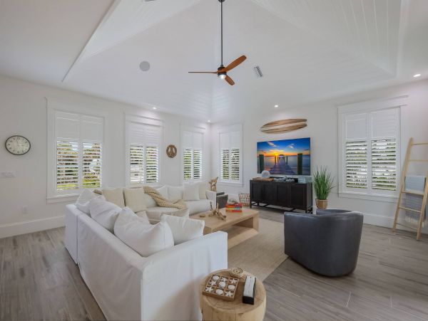Charming Four Bedroom Vacation Rental Holmes Beach