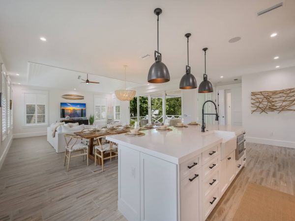 Charming Four Bedroom Vacation Rental Holmes Beach