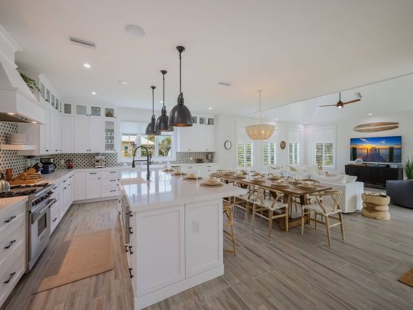 Charming Four Bedroom Vacation Rental Holmes Beach