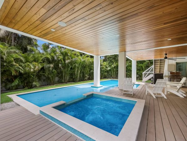 Charming Four Bedroom Vacation Rental Holmes Beach