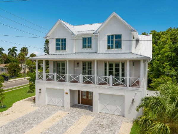 Charming Four Bedroom Vacation Rental Holmes Beach