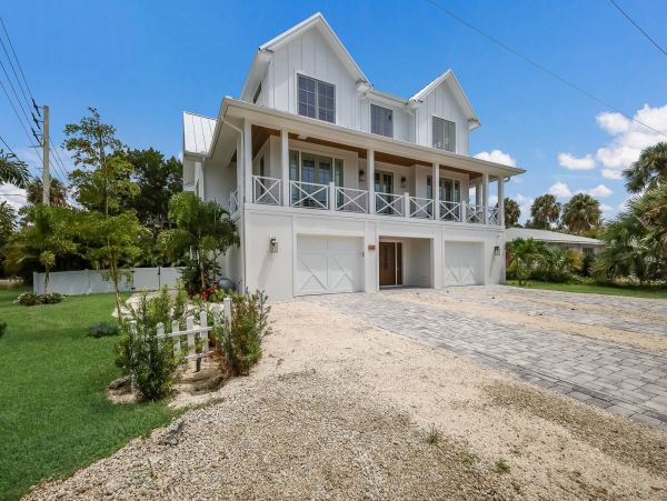 Charming Four Bedroom Vacation Rental Holmes Beach