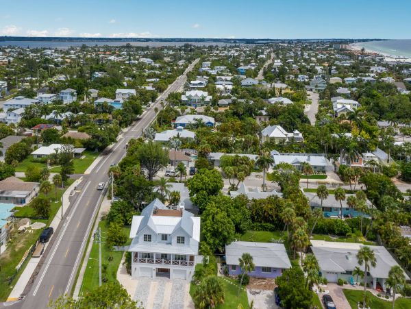 Charming Four Bedroom Vacation Rental Holmes Beach