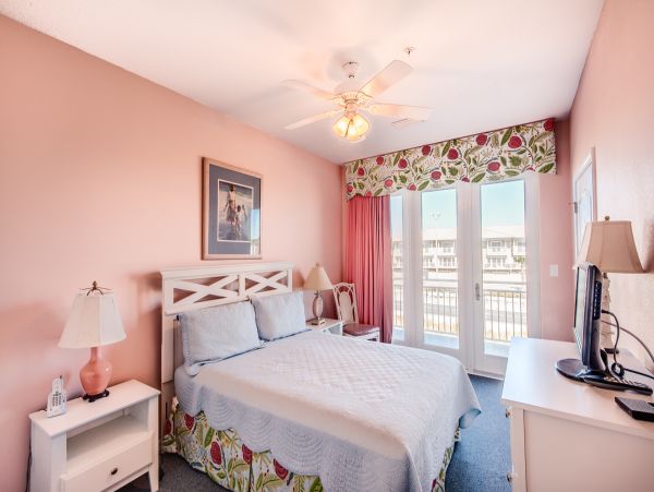 Stunning Gulf-Front 4-Bedroom Condo with Beach Views and Spacious Layout